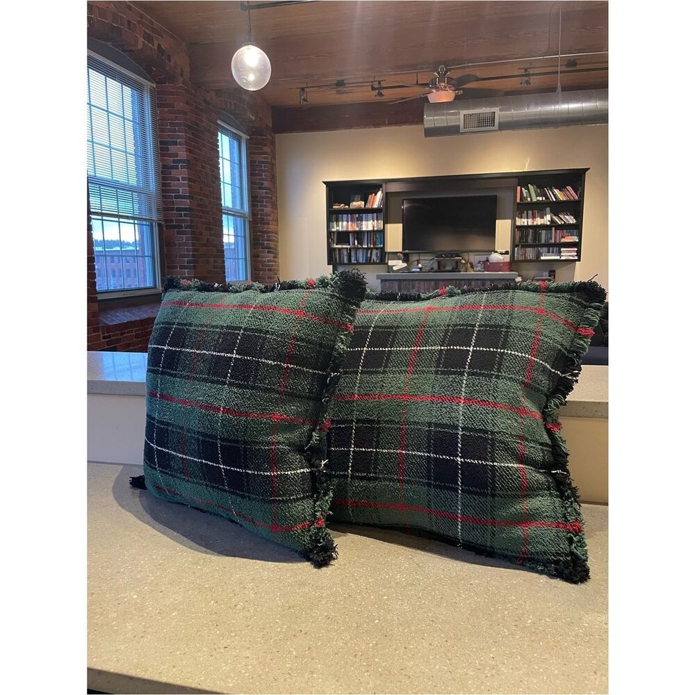 EnVouge Plush Plaid Green Holiday Throw Pillow Set - Home Holiday - 22”x22”